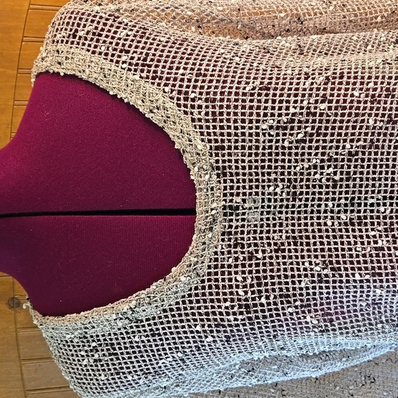 LU LU B 3/4 LENGTH SLEEVES PULLOVER TOP - Picture 2 of 8